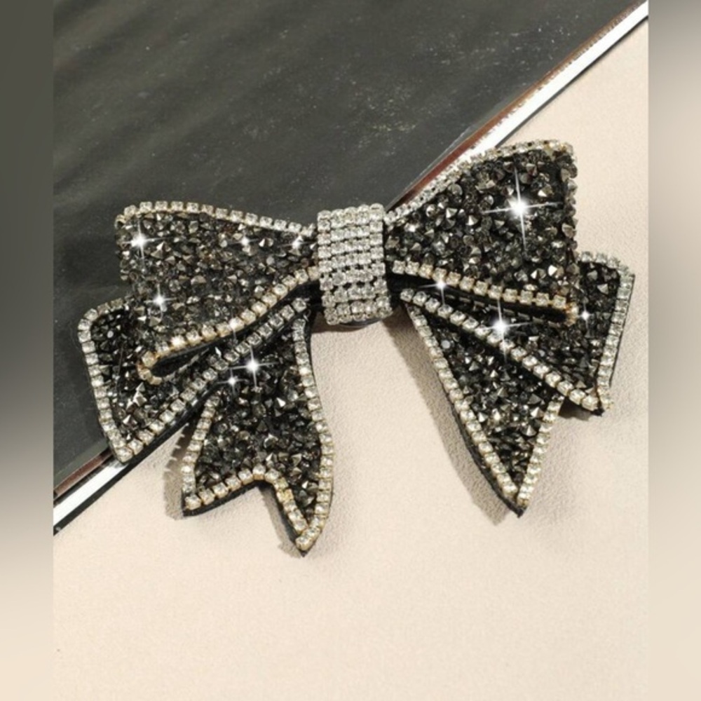 ✨NEW✨ Sparkling Rhinestone Bow Tie Brooch - Picture 2 of 6